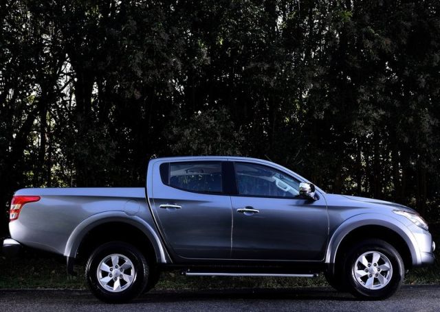 2016 MITSUBISHI L200