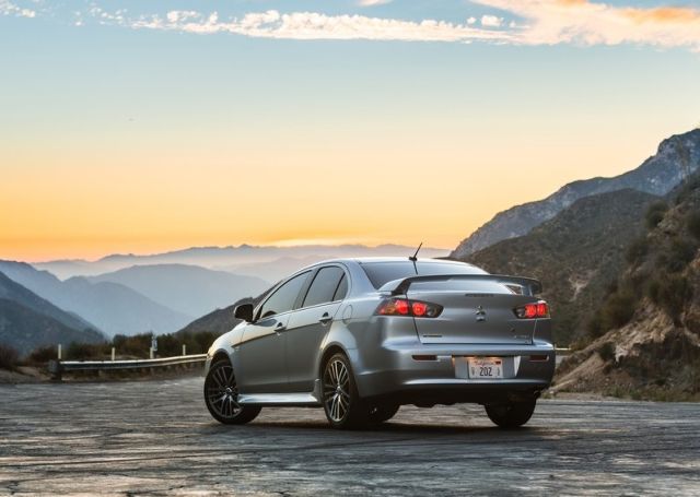 2016_MITSUBISHI_LANCER_GT_pic-2