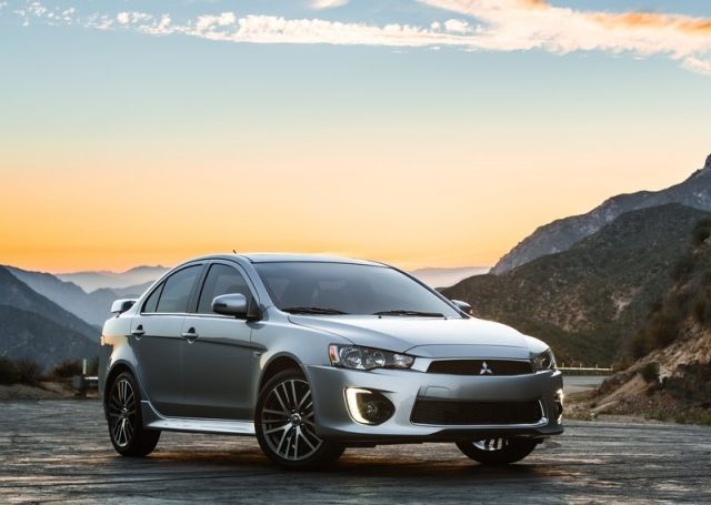 2016_MITSUBISHI_LANCER_GT_pic-4