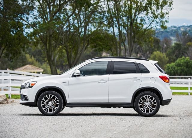 2016_MITSUBISHI_OUTLANDER_SPORT_pic-3