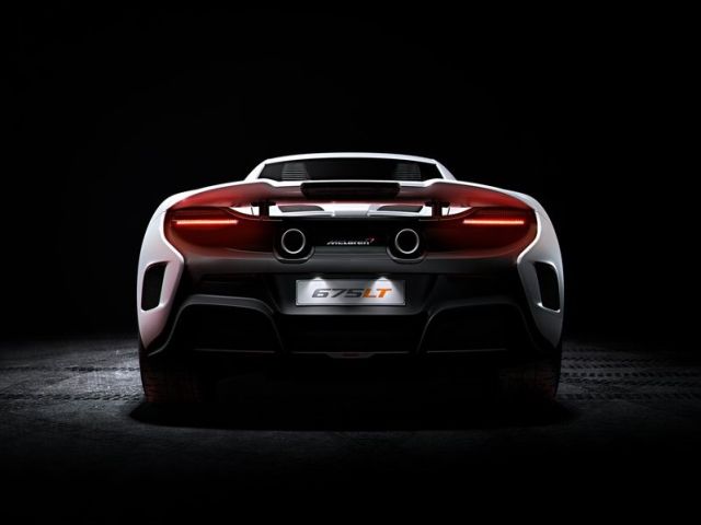 2016_McLaren_675LT_pic-5