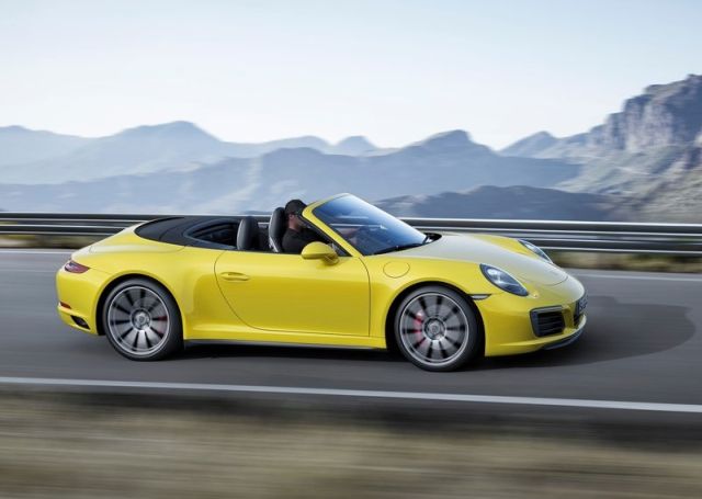 2016_PORSCHE_911_CARRERA-4_pic-3