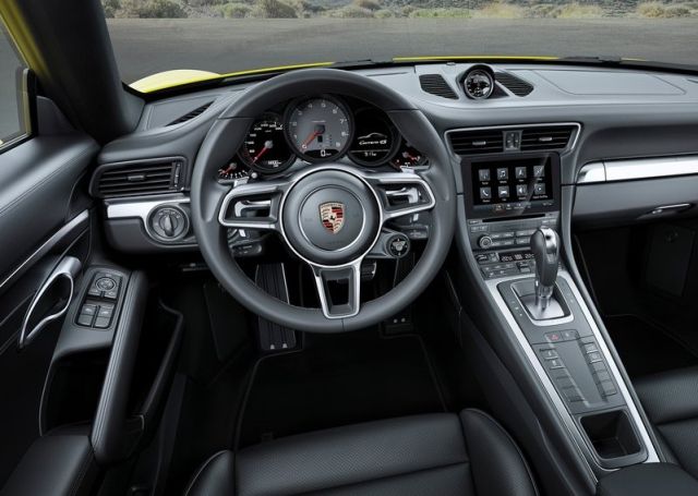 2016_PORSCHE_911_CARRERA-4_pic-5