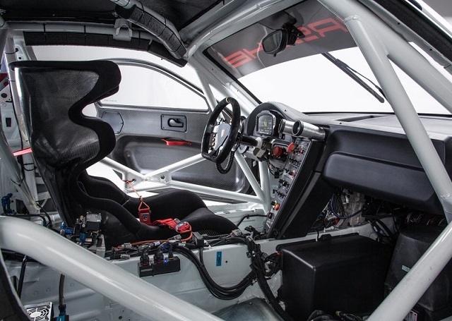 2016_PORSCHE_911_GT3_R_pic-6