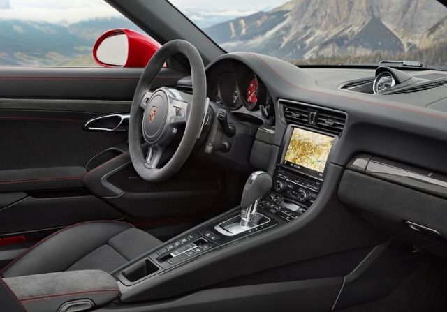 2016_PORSCHE_911_TARGA-4_GTS_pic-6