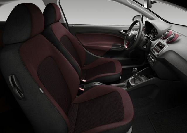 2016_SEAT_IBIZA_cockpit_pic-4