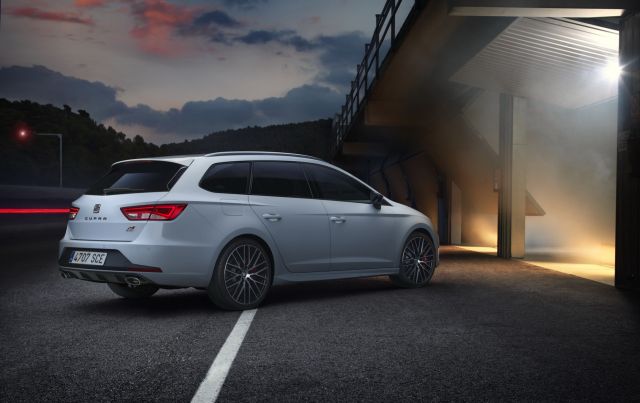 2016_SEAT_LEON_ST_CUPRA_pic-2