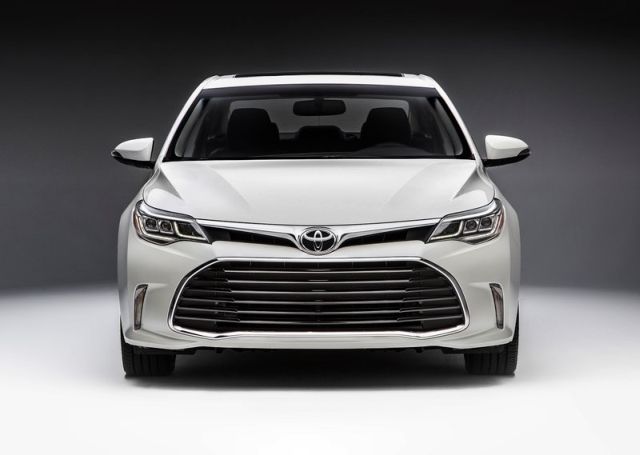 2016_TOYOTA_AVALON_pic-4