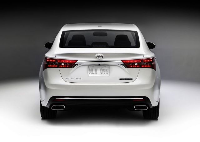 2016 TOYOTA AVALON