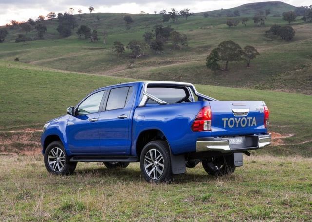 2016 TOYOTA HILUX