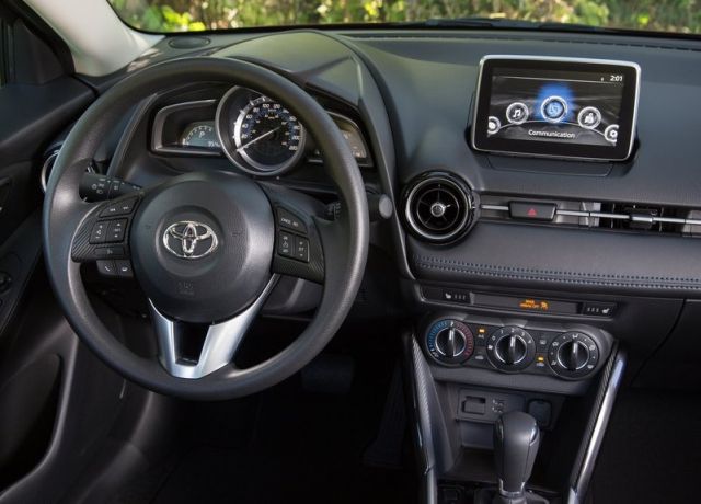 2016_TOYOTA_YARIS_SEDAN_pic-5