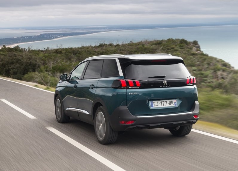 PEUGEOT 5008