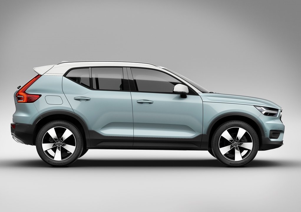 2018 VOLVO XC40