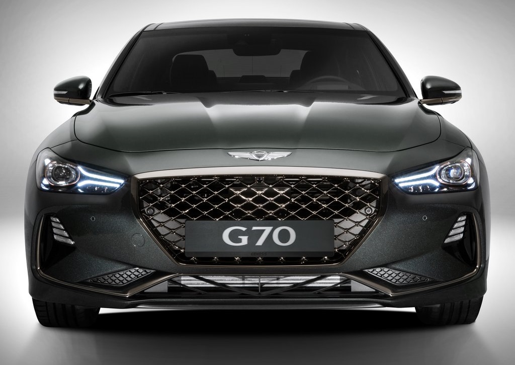 GENESIS G70 ile seriyi tamamladı.