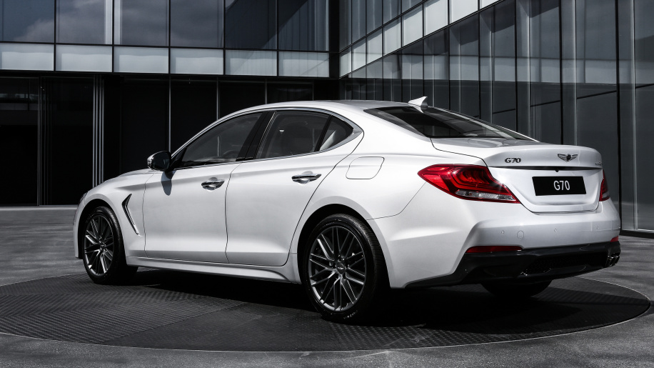 GENESIS G70 ile seriyi tamamladı.