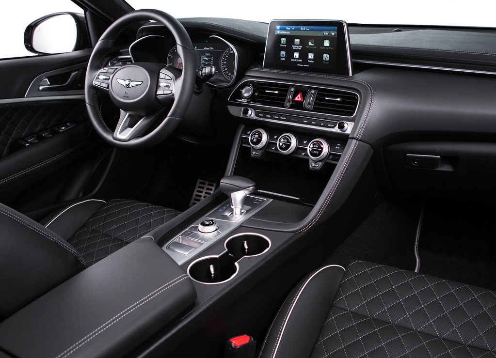 GENESIS G70 ile seriyi tamamladı.