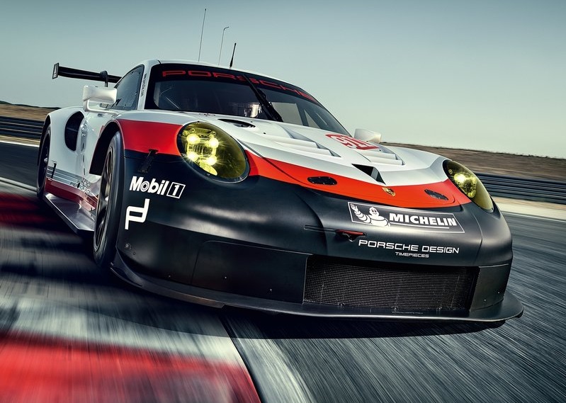 PORSCHE 911 RSR