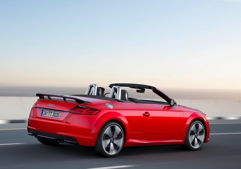 2017_audi_tt_roadster_s-line_competition_pic-4