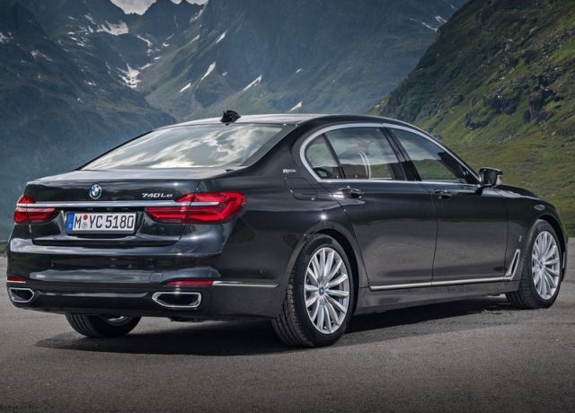 2017_BMW_740LE_XDRIVE_pic-2