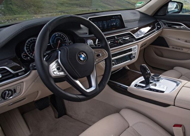 2017_BMW_740LE_XDRIVE_pic-8