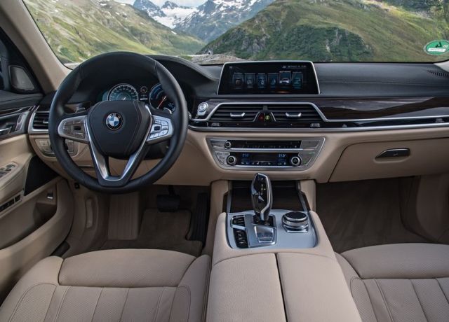 2017_BMW_740LE_XDRIVE_pic-9