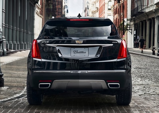 2017_CADILLAC_XT5_pic-3