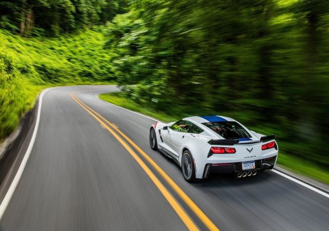 2017_corvette_grand_sport_pic-3