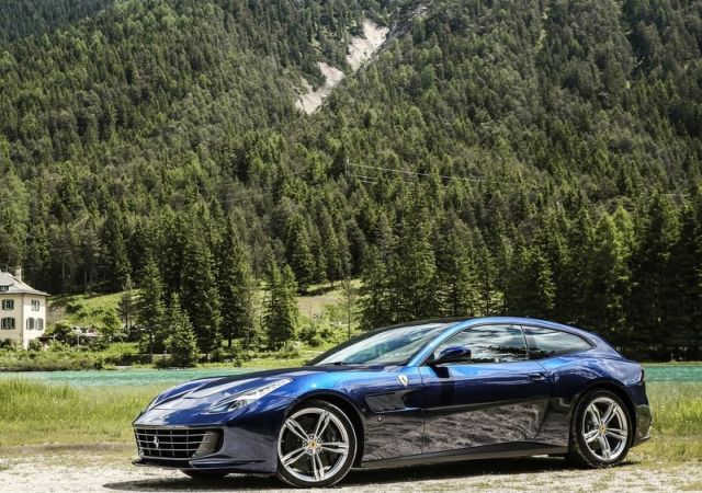 2017_ferrari_gtc4_lusso_pic-11