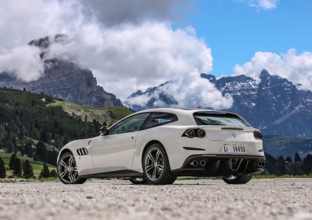2017_ferrari_gtc4_lusso_pic-7