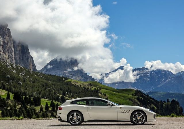 2017_ferrari_gtc4_lusso_pic-8