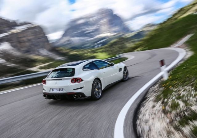 2017_ferrari_gtc4_lusso_pic-9