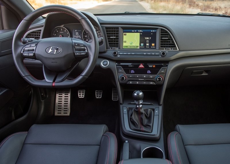 2017_hyundai_elantra_sport_pic-8