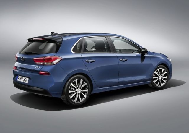 2017_hyundai_i30_pic-2