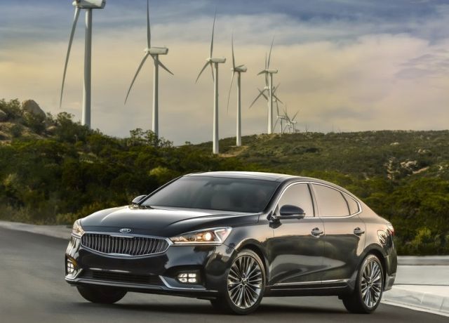 2017_KIA_CADENZA_pic-4