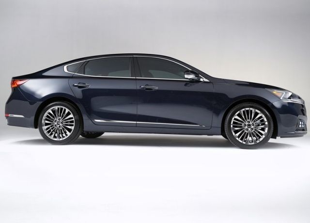 2017_KIA_CADENZA_pic-6