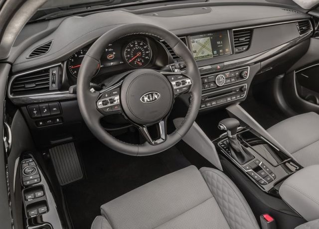 2017_KIA_CADENZA_pic-9