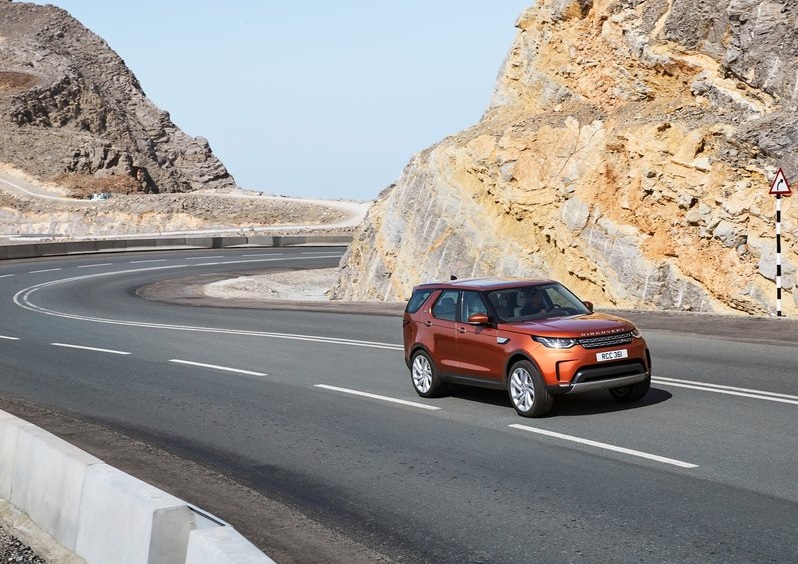 2017_land_rover_discovery_pic-3