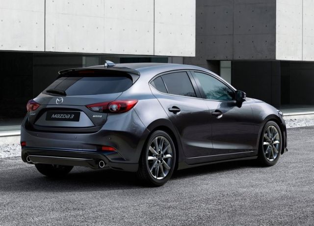 2017_MAZDA_3_pic-9