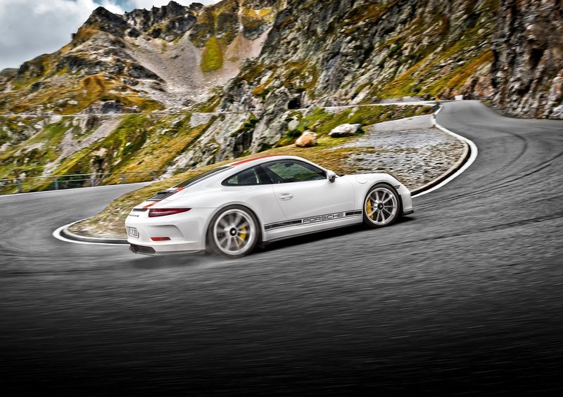 2017_porsche_911_r_pic-4