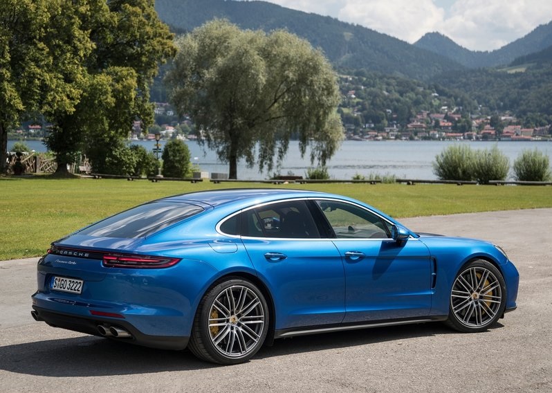 2017_porsche_panamera_pic-17