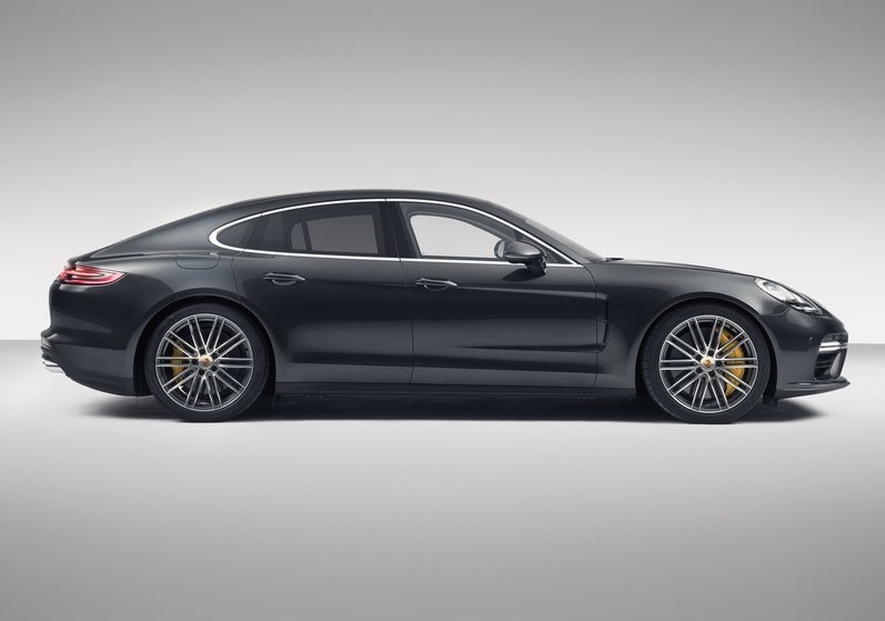 2017 PORSCHE PANAMERA