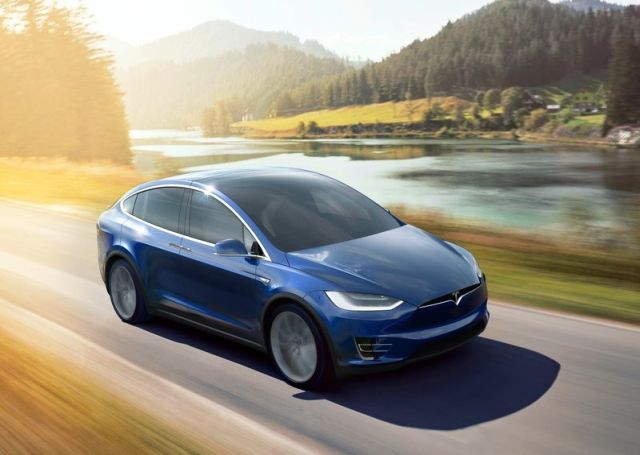 2017_TESLA_MODEL_X_pic-5