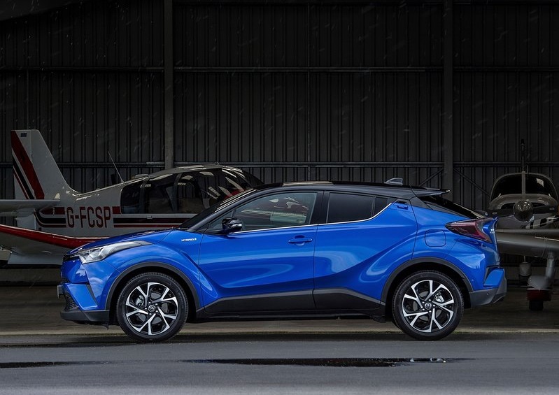 2017_toyota_c-hr_pic-3