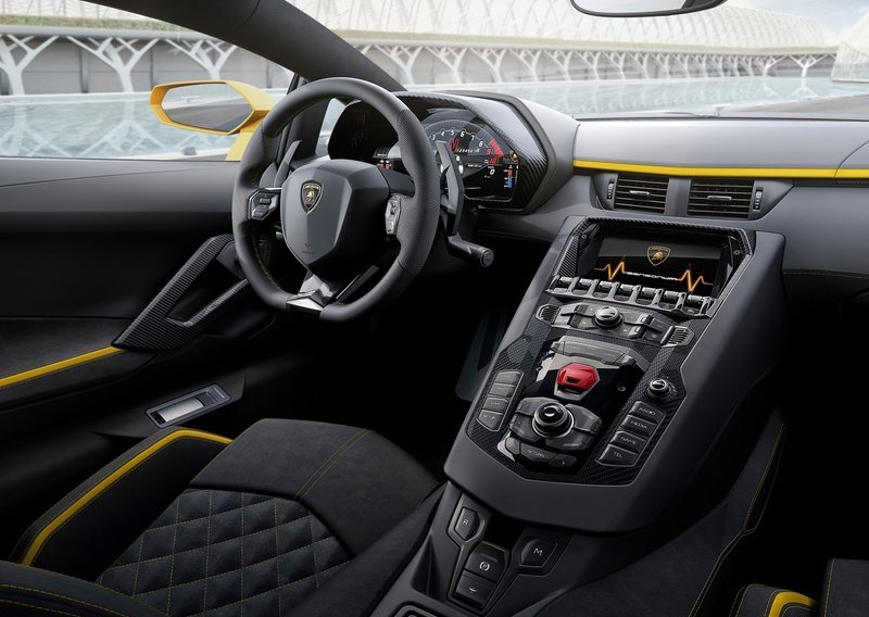 LAMBORGHINI AVENTADOR S interior