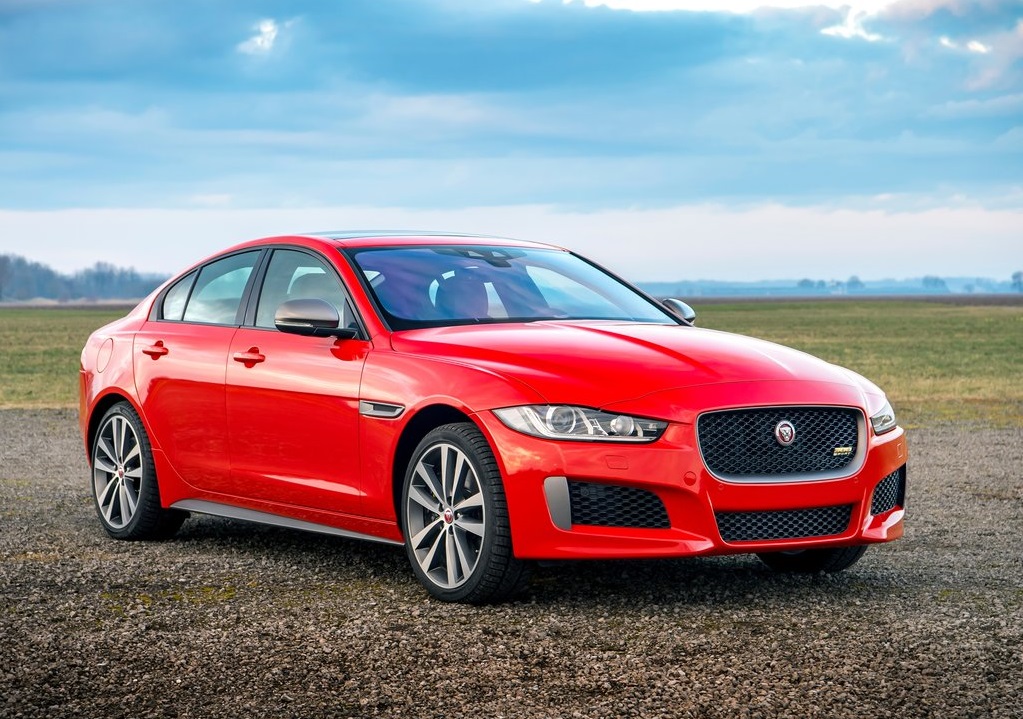 2019 JAGUAR XE 300 SPORT