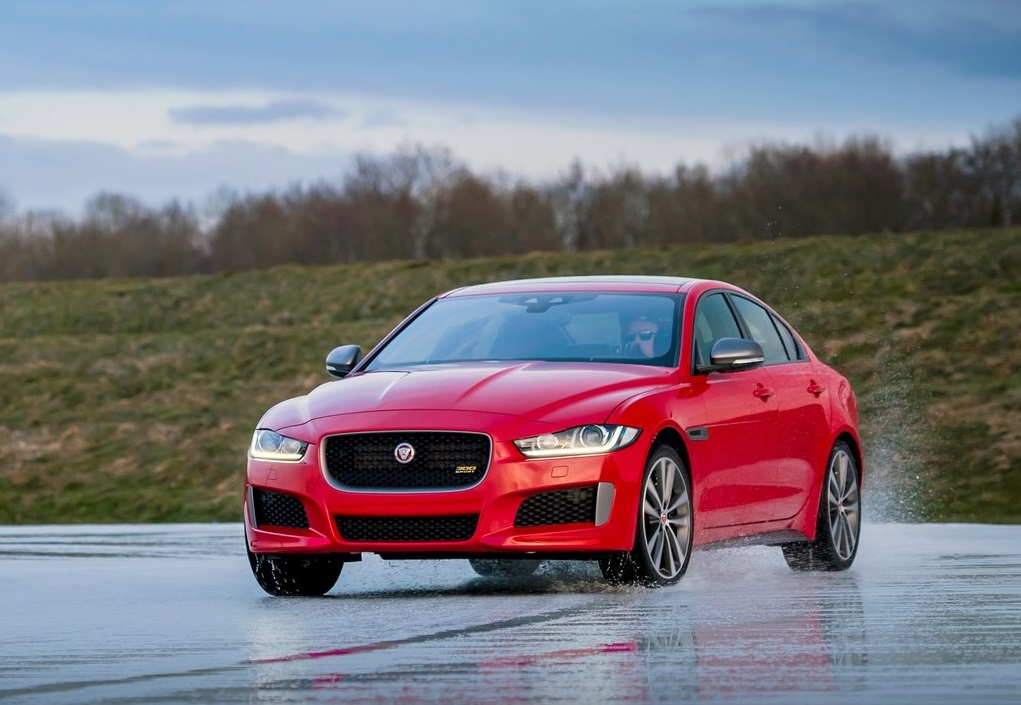 2019 JAGUAR XE 300 SPORT