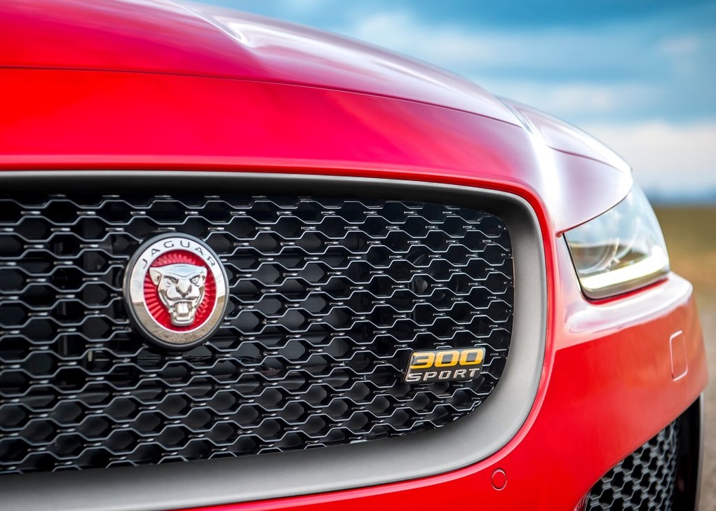 2019 JAGUAR XE 300 SPORT