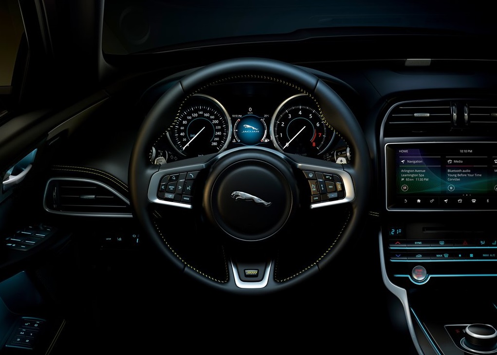 2019 JAGUAR XE 300 SPORT
