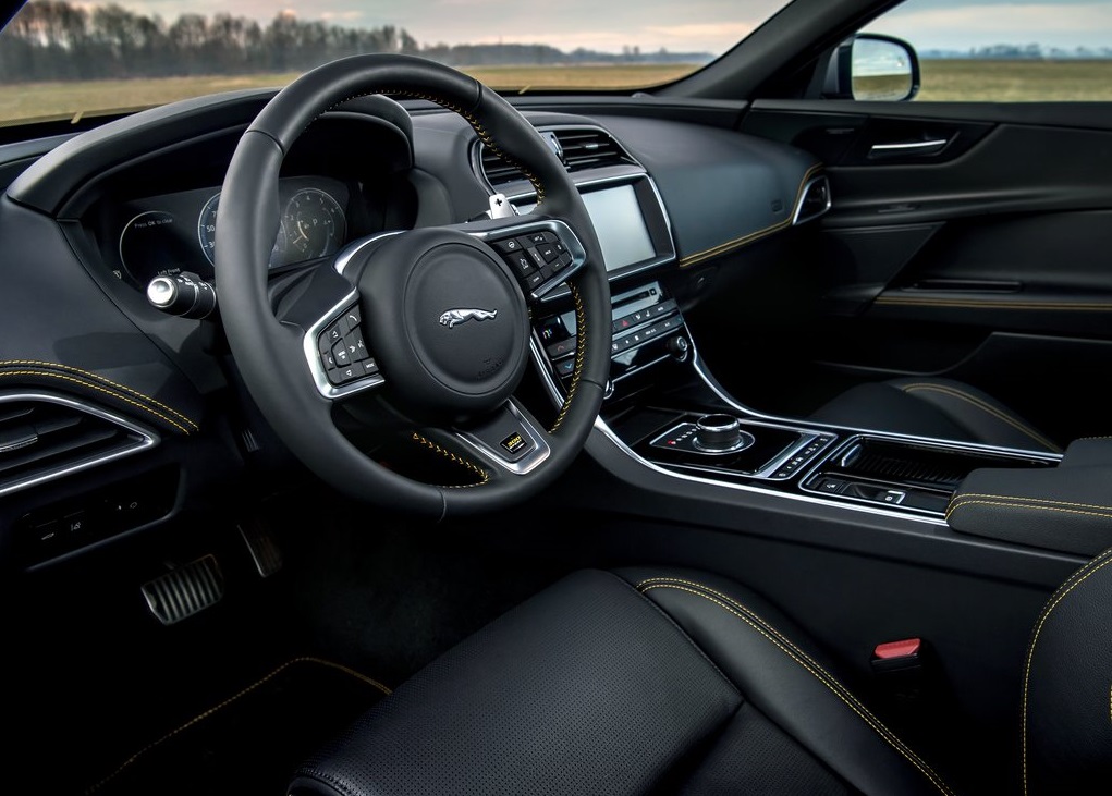 2019 JAGUAR XE 300 SPORT