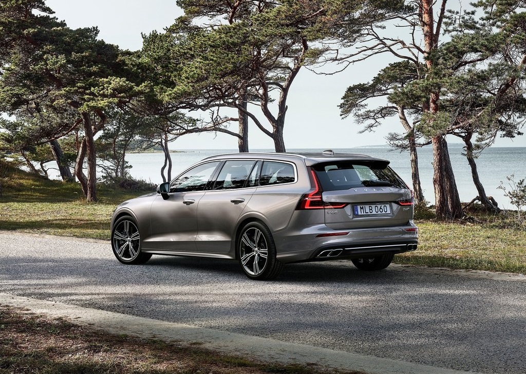 2019 VOLVO V60-oopscars